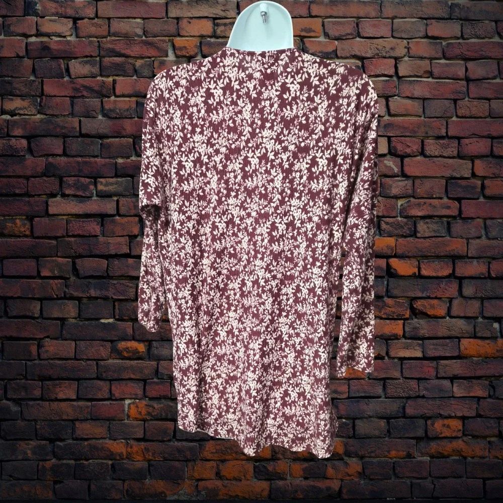 Daytrip Women's Floral V-Neck Top Medium 3/4 Sleeve Front Knot Stretch Blouse